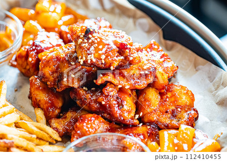 食べ物 ヤンニョムチキン 食べ物 ヤンニョムチキン 112410455