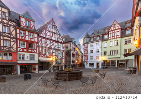 Market square in Cochem, Germany 112410714