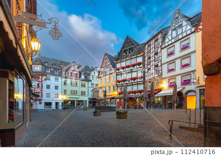 Market square in Cochem, Germany 112410716