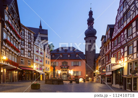 Market square in Cochem, Germany 112410718