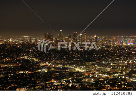 グリフィス天文台からのロサンゼルス市街の夜景眺望 グリフィス天文台からのロサンゼルス市街の夜景眺望 112410892