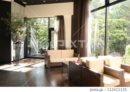 緑があるリビング 112411135