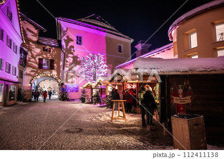 ドイツ クリスマスシーズンのベルヒテスガーデンの街並み ドイツ クリスマスシーズンのベルヒテスガーデンの街並み 112411138