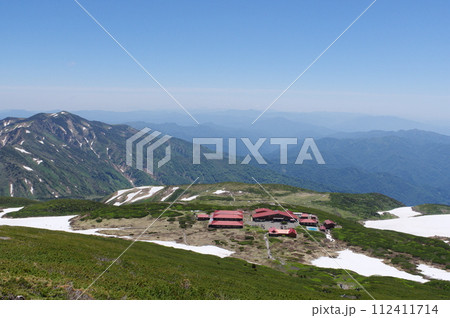 御前峰への登山道から見る白山室堂 112411714