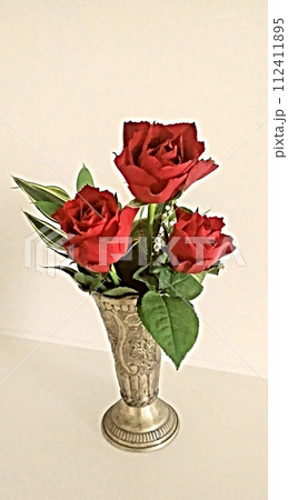 花瓶に入ったバラのコラージュ作品 コラージュ アンティーク 作品