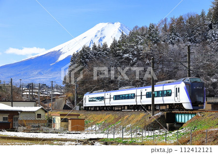 雪化粧した富士急行線 112412121