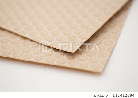 クラフト紙気泡緩衝材 クラフト紙気泡緩衝材 112412694