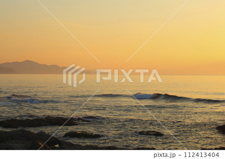 五色浜から見た夕日が浦の夕景 112413404