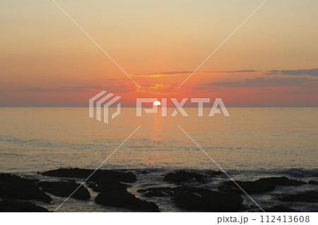 五色浜から見た夕日が浦の夕陽 五色浜から見た夕日が浦の夕陽 112413608