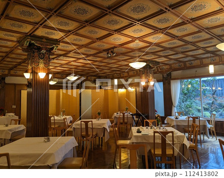 クラシックホテルに中にある歴史を感じるレストランの風景 112413802