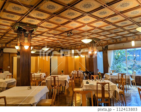 クラシックホテルに中にある歴史を感じるレストランの風景 112413803