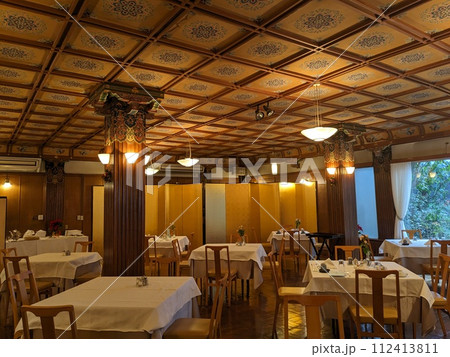 歴史を感じるクラシックホテルのメインダイニング 112413811