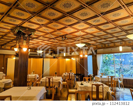 歴史を感じるクラシックホテルのメインダイニング 歴史を感じるクラシックホテルのメインダイニング 112413812