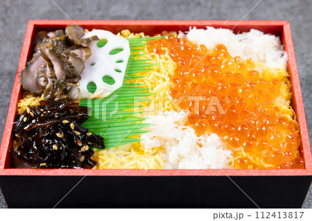 美味しいズワイ蟹とイクラがのった蟹いくら弁当 美味しいズワイ蟹とイクラがのった蟹いくら弁当 112413817