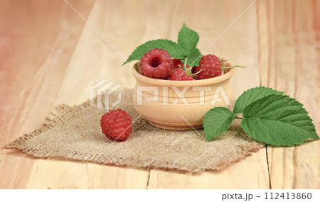 Raspberri berry with leaves. Ripe red raspberries fruits , close up. 112413860