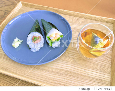 手巻き寿司の簡単な和朝食 手巻き寿司の簡単な和朝食 112414431