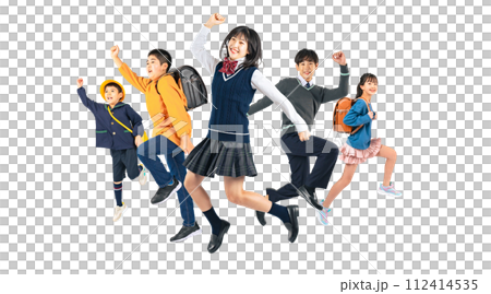 ジャンプする子供達のグループ　小中学生・幼稚園児　手作業で精密に切り抜いた背景透過全身写真PNG 112414535