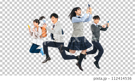 スマホを使いながらジャンプする学生のグループ　手作業で精密に切り抜いた背景透過全身写真PNG 112414536