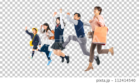 ジャンプする子供と両親のファミリーイメージ　手作業で精密に切り抜いた背景透過全身写真PNG 112414540