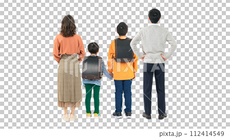 Back view of child and parents Family image Full body photo with transparent background precisely cut out by hand PNG 112414549