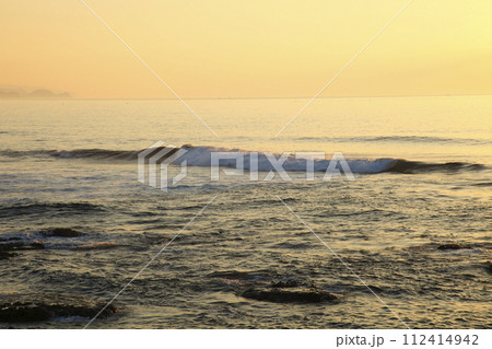 五色浜から見た夕日が浦の夕暮れ 五色浜から見た夕日が浦の夕暮れ 112414942