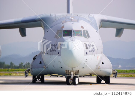 C-2輸送機の正面 112414976