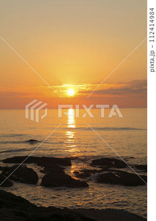 五色浜から見た夕日が浦の夕陽 五色浜から見た夕日が浦の夕陽 112414984