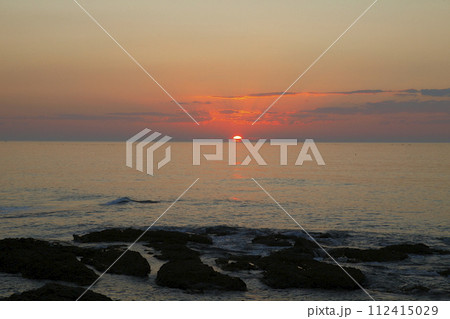 五色浜から見た夕日が浦の夕陽 112415029
