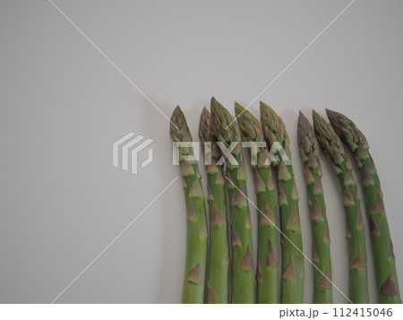 グリーンアスパラガス（数本・白背景） 112415046