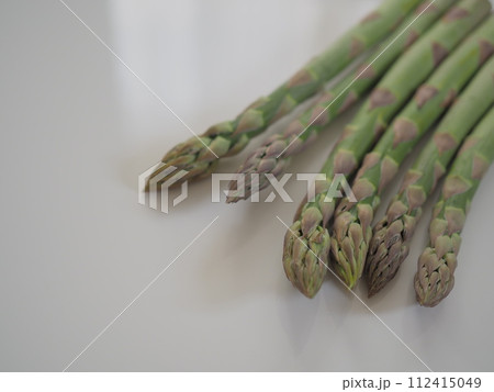 グリーンアスパラガス（数本・白背景） 112415049