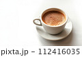 白背景のコーヒーカップ 112416035