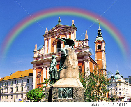 リュブリャナのプレシェルイヴ広場の大聖堂 112416112