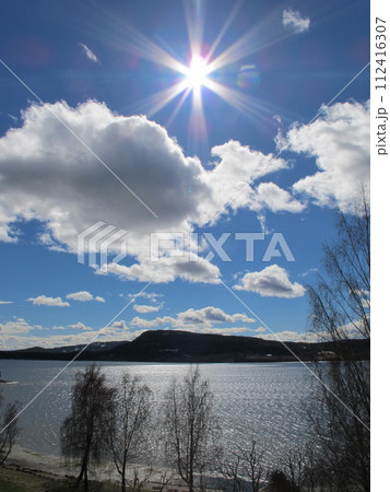 ノルウェーのクローデレン湖(Krøderfjorden of Norway) 112416307