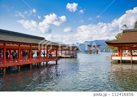 広島県宮島　厳島神社 112416856