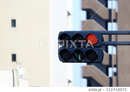 道路の信号機 112418072