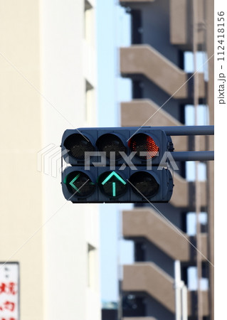 道路の信号機 道路の信号機 112418156