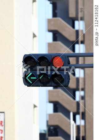 道路の信号機 道路の信号機 112418162