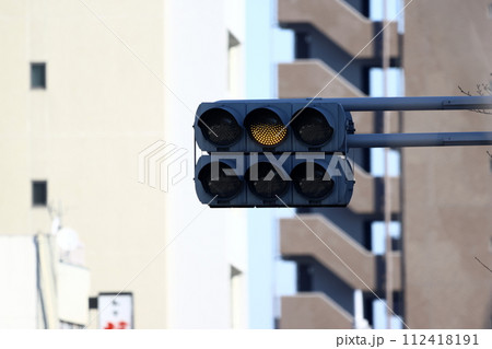 道路の信号機 112418191
