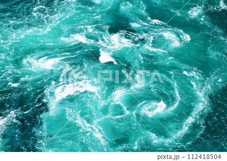 徳島県　鳴門海峡の渦潮 112418504