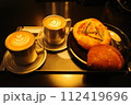 コーヒーとクロワッサン 112419696