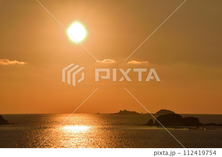 軍艦島の夕景 112419754