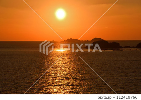 軍艦島の夕景 112419766