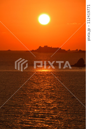 軍艦島の夕景 112419771