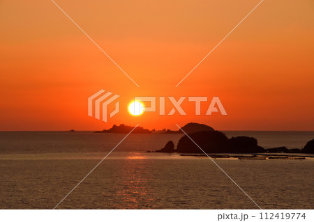 軍艦島の夕景 112419774
