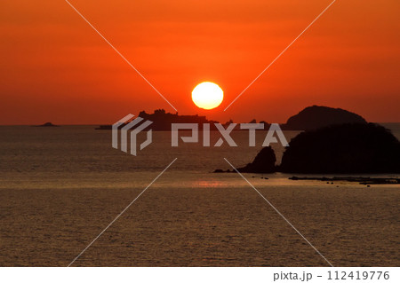 軍艦島の夕景 112419776