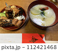 日本のお正月に食べるお雑煮とおせち料理 112421468