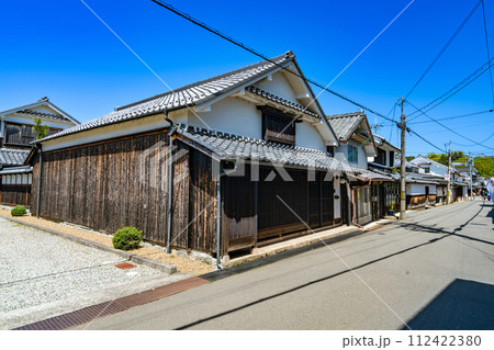 【重要伝統的建造物群保存地区】篠山 河原町妻入商家群の春の風景2 兵庫県丹波篠山市 【重要伝統的建造物群保存地区】篠山 河原町妻入商家群の春の風景2 兵庫県丹波篠山市 112422380