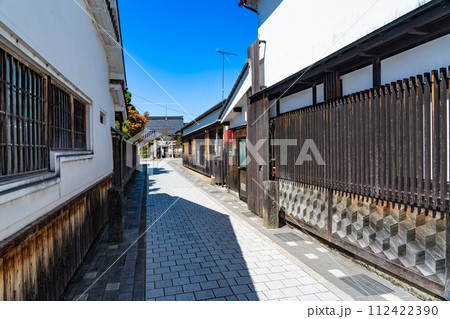 【重要伝統的建造物群保存地区】篠山　河原町妻入商家群の春の風景9　兵庫県丹波篠山市 112422390