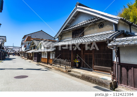 【重要伝統的建造物群保存地区】篠山 河原町妻入商家群の春の風景13 兵庫県丹波篠山市 【重要伝統的建造物群保存地区】篠山 河原町妻入商家群の春の風景13 兵庫県丹波篠山市 112422394