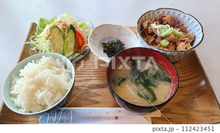 もつ煮込み定食 112423451